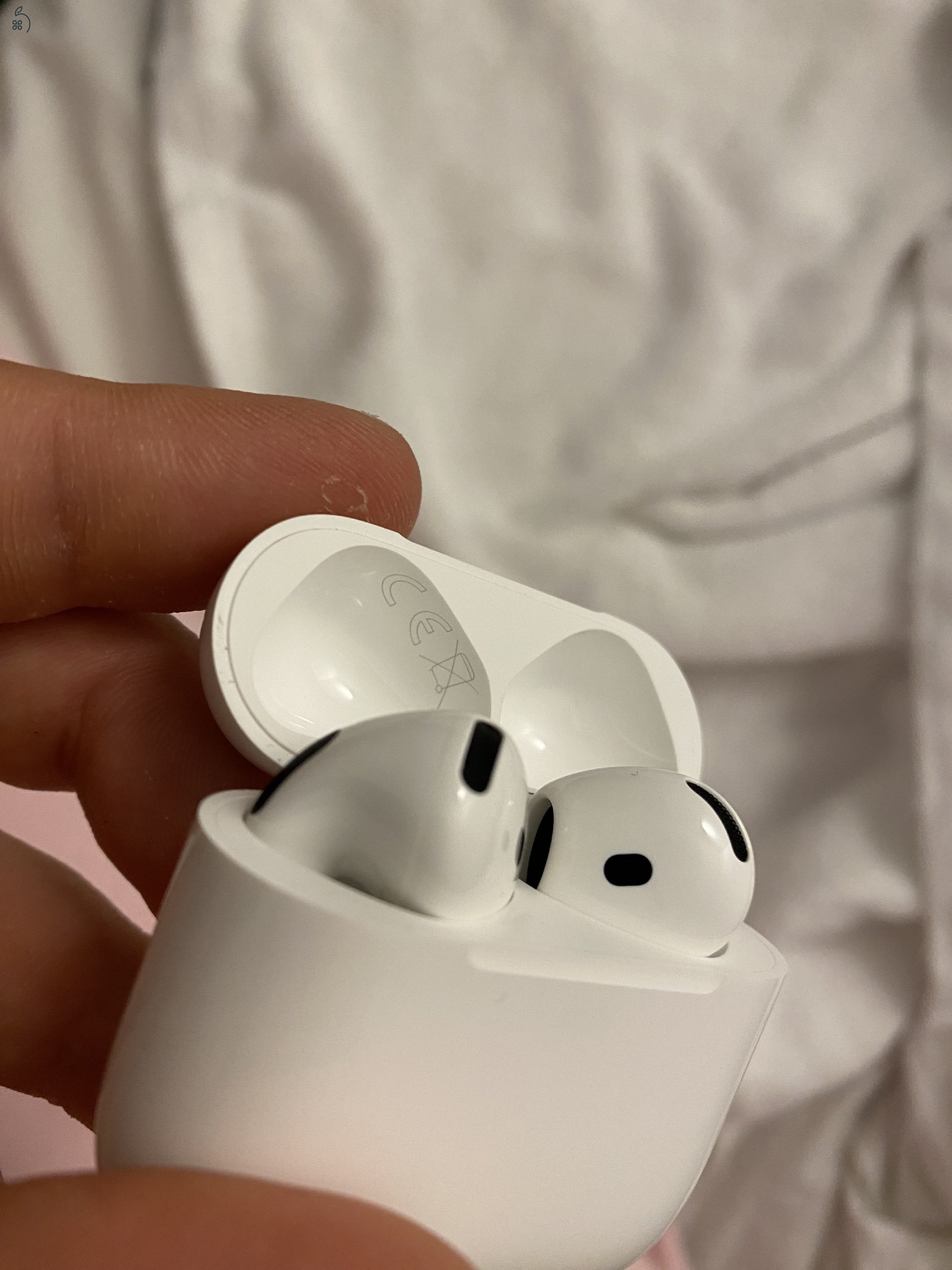 Apple AirPods 4 (ANC) – 1 hónapos, garanciás, hibátlan, EREDETI!!!!!!!