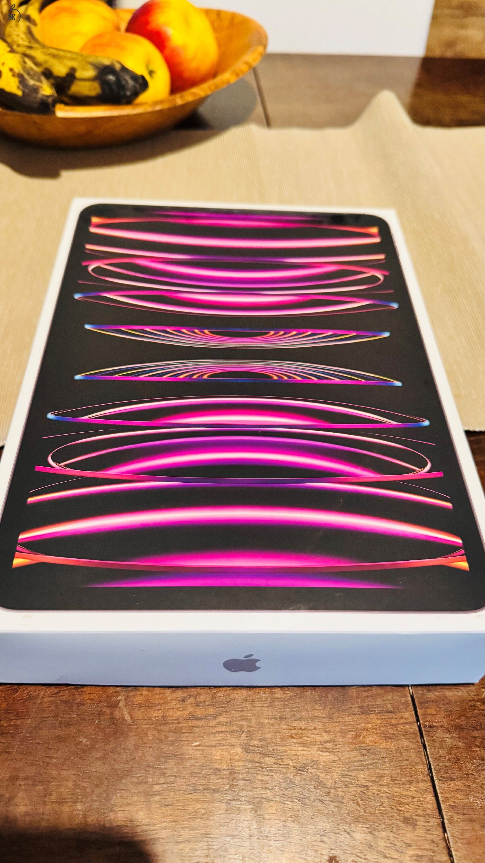 iPad Pro 11 4th Gen M2 128Gb wifi+cellular + smart tok