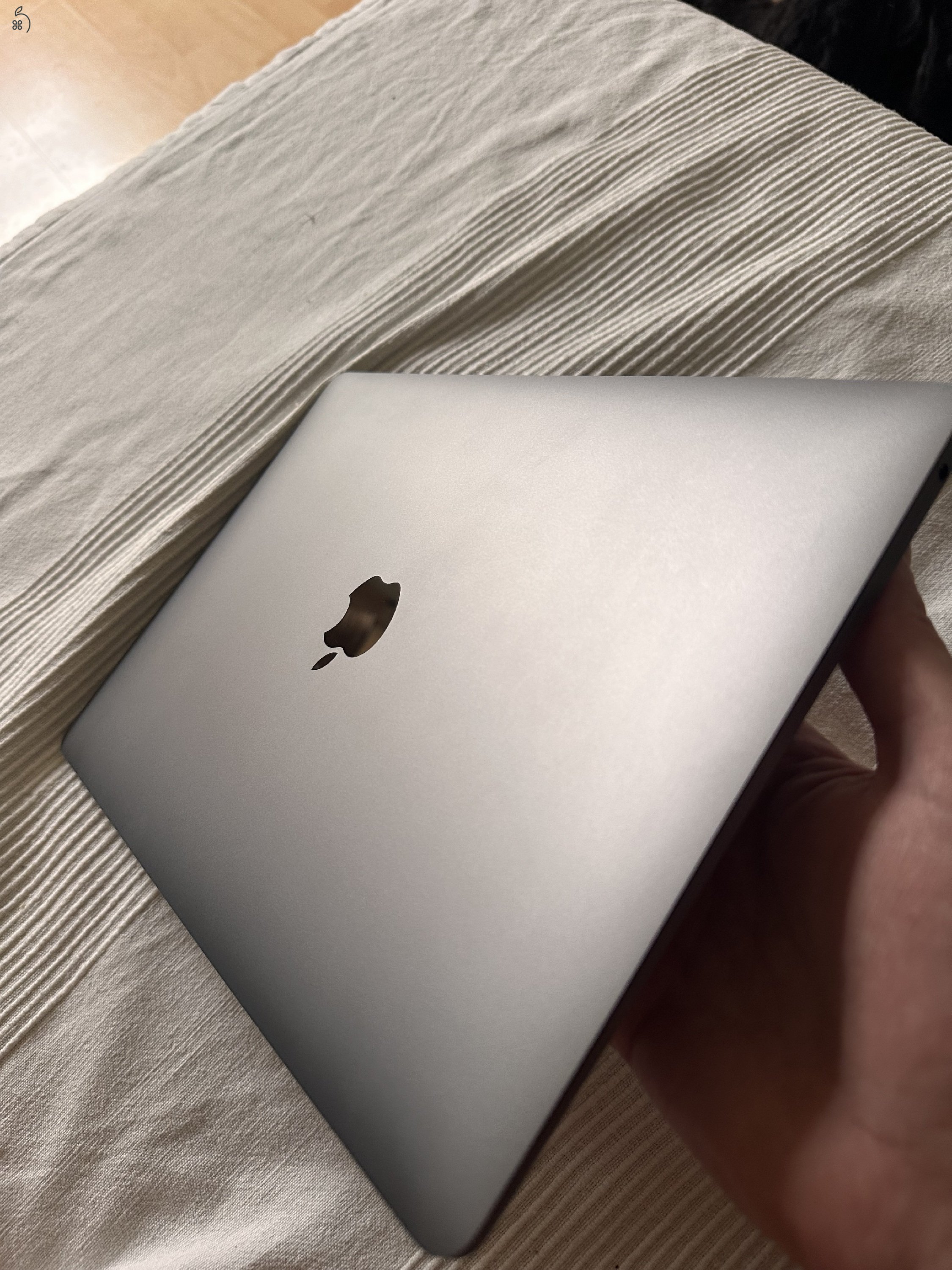 Eladó MacBook Air 2020 retina 13,3