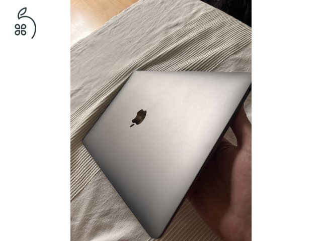 Eladó MacBook Air 2020 retina 13,3