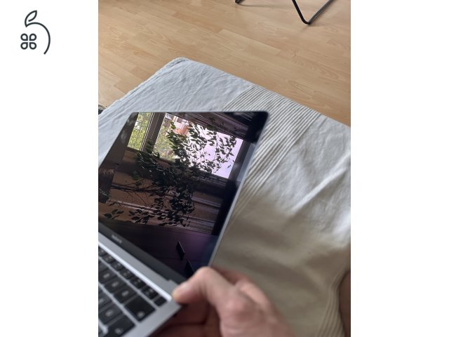 Eladó MacBook Air 2020 retina 13,3