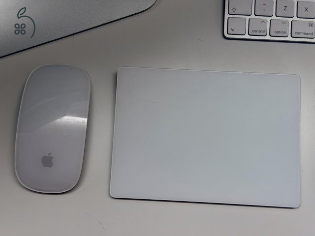  Apple iMac 27” Retina 5K (2017) | 24 GB RAM | 1 TB SSD | Teljes Apple szett