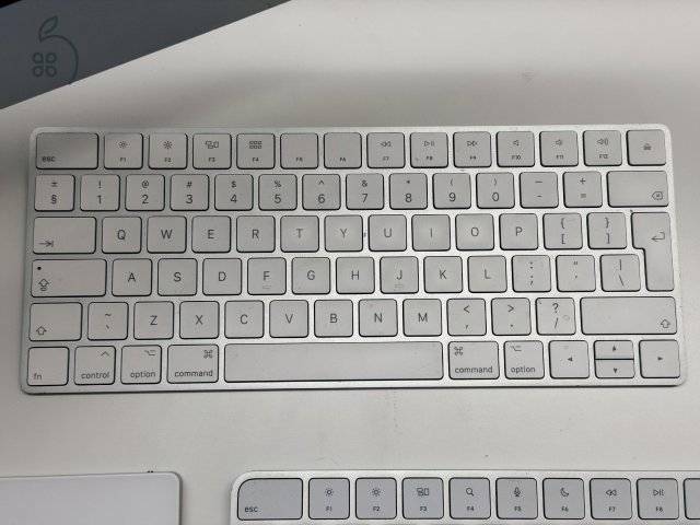  Apple iMac 27” Retina 5K (2017) | 24 GB RAM | 1 TB SSD | Teljes Apple szett