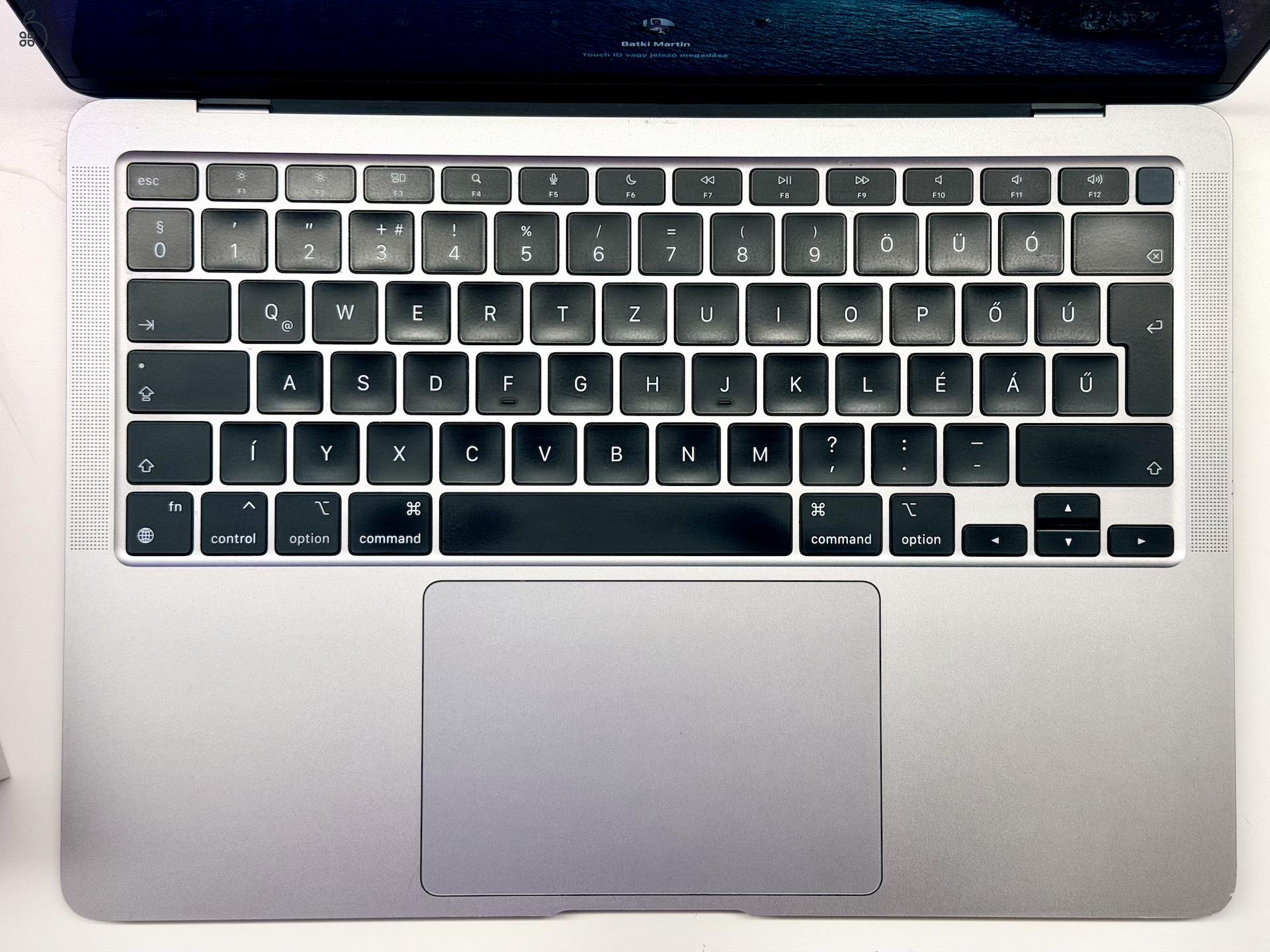 Apple MacBook Air 13” M1 (2020) | 8 GB RAM | 512 GB SSD | Doboz, számla |