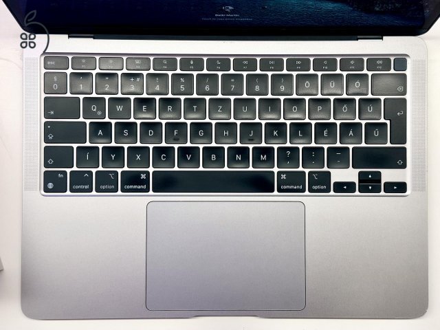 Apple MacBook Air 13” M1 (2020) | 8 GB RAM | 512 GB SSD | Doboz, számla |