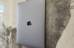 Apple MacBook Air 13