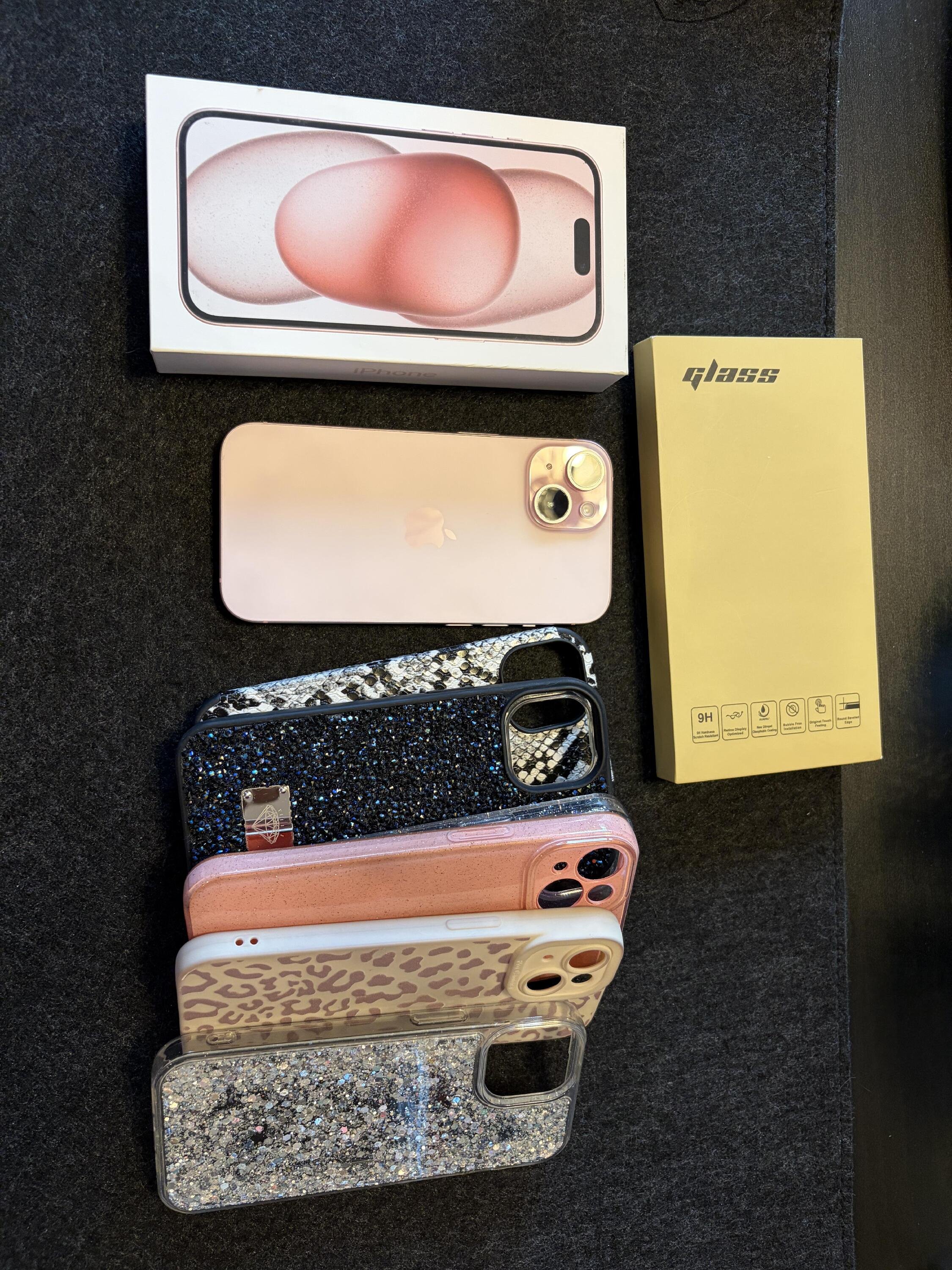 Apple iPhone 15 128 GB Pink - 87% akkumulátor - 7db extra tok és 2 üvegfólia / Független