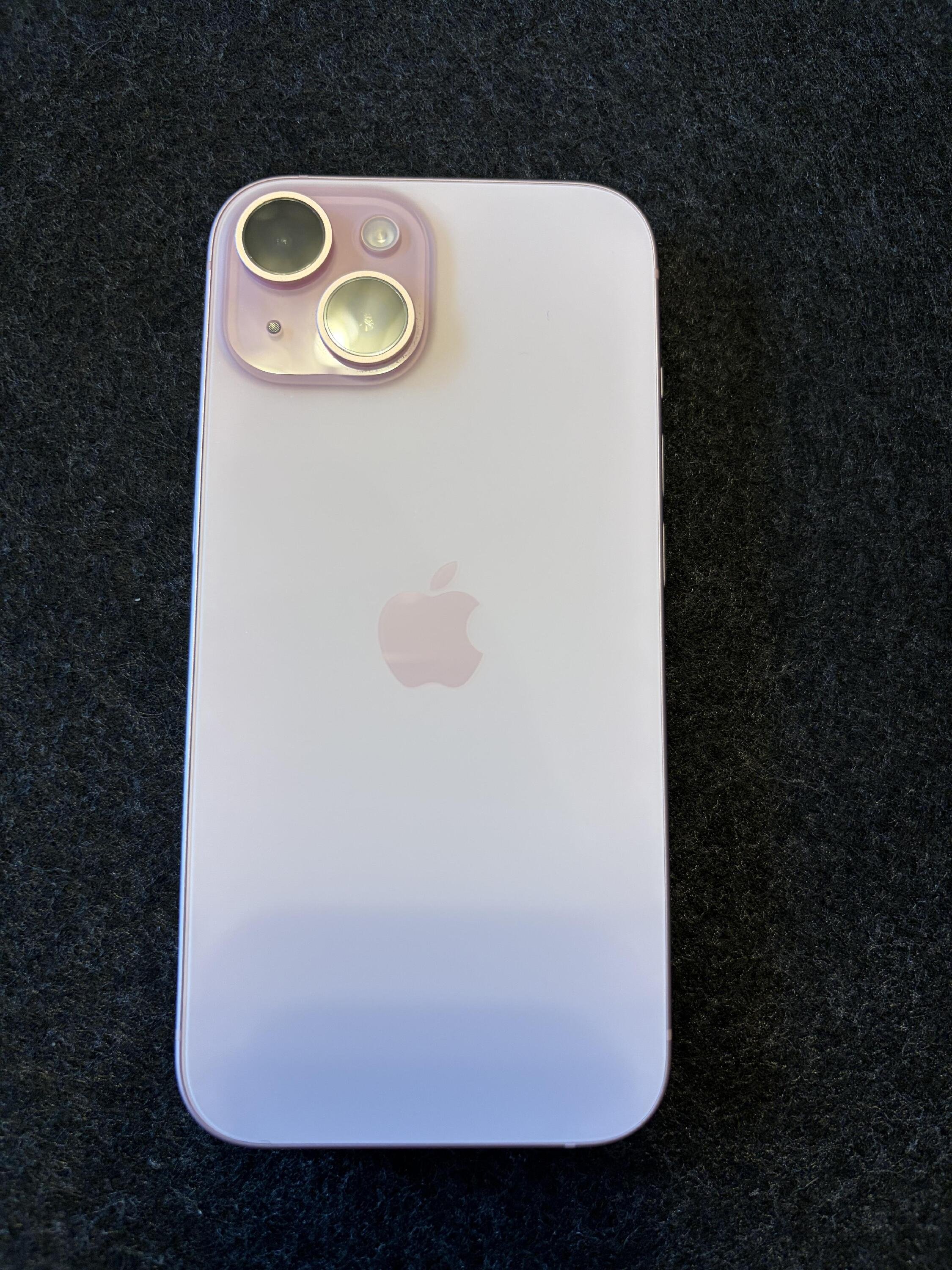 Apple iPhone 15 128 GB Pink - 87% akkumulátor - 7db extra tok és 2 üvegfólia / Független