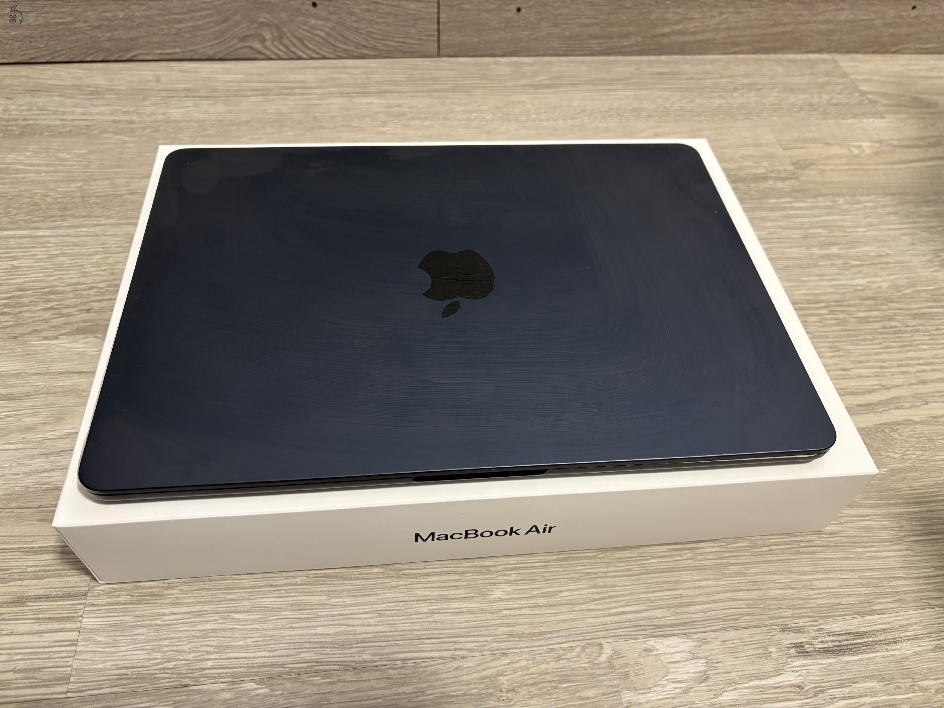MacBook Air 2025 13,6