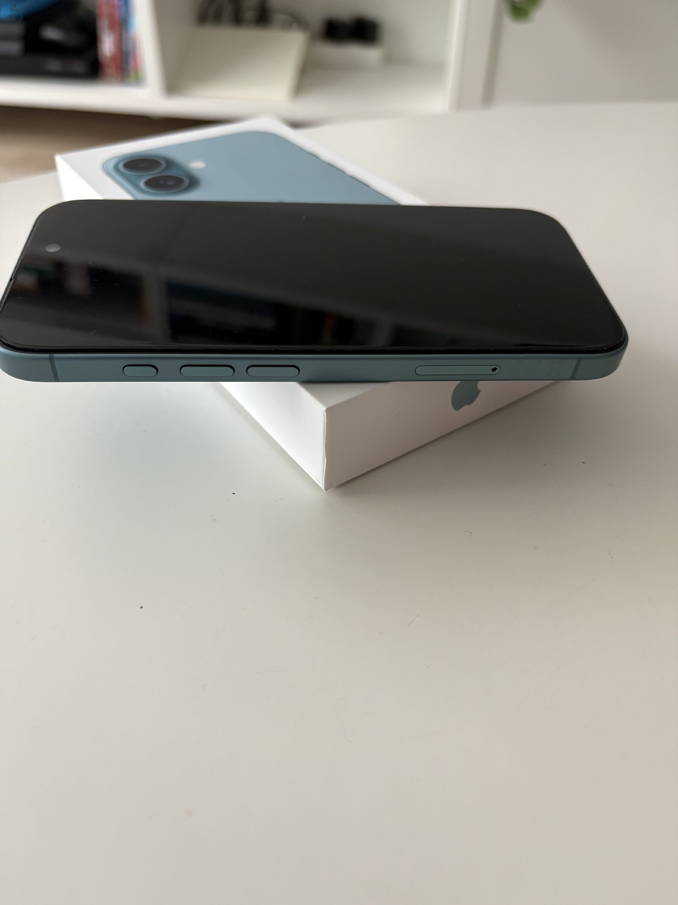 Nagyon szép állapotú iPhone 16 -128Gb -Teal