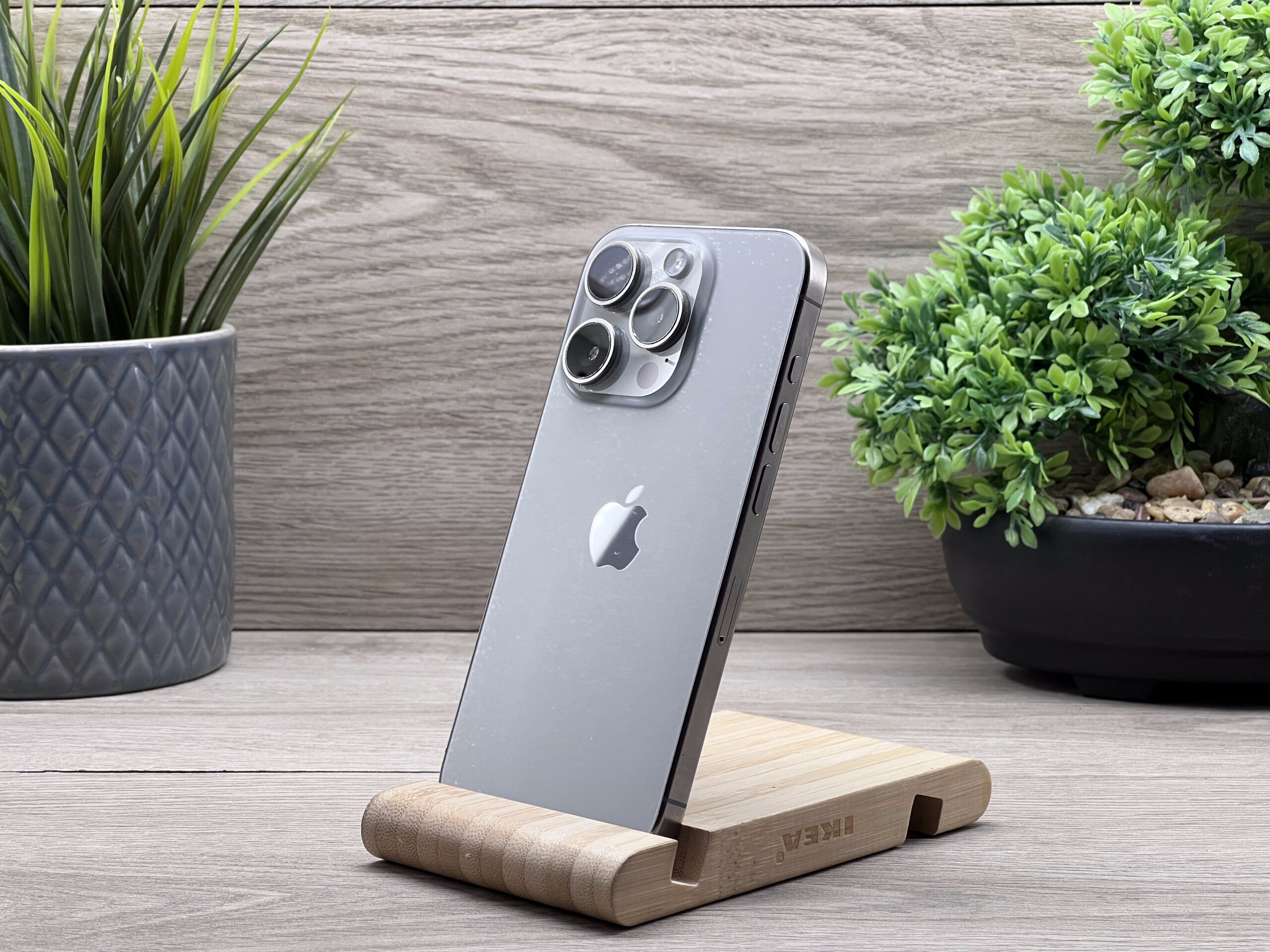 Hibátlan iPhone 15 Pro Natural Titanium 256GB 2 ÉV Garanciával 90%