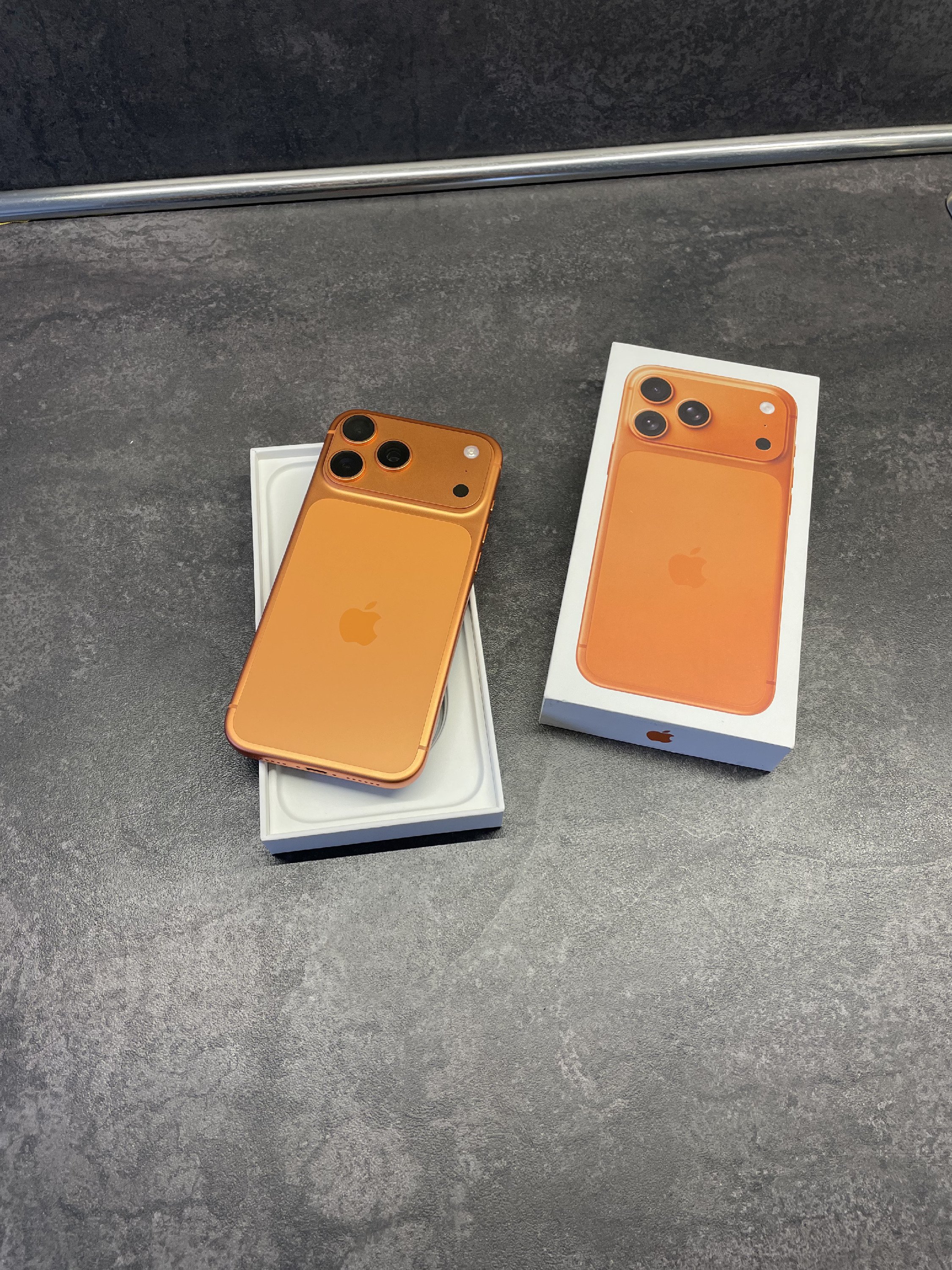 Apple iPhone 17 Pro Max, 256Gb, Gyári Állapotú, 1 Év Garancia, 100% Akkumulátor