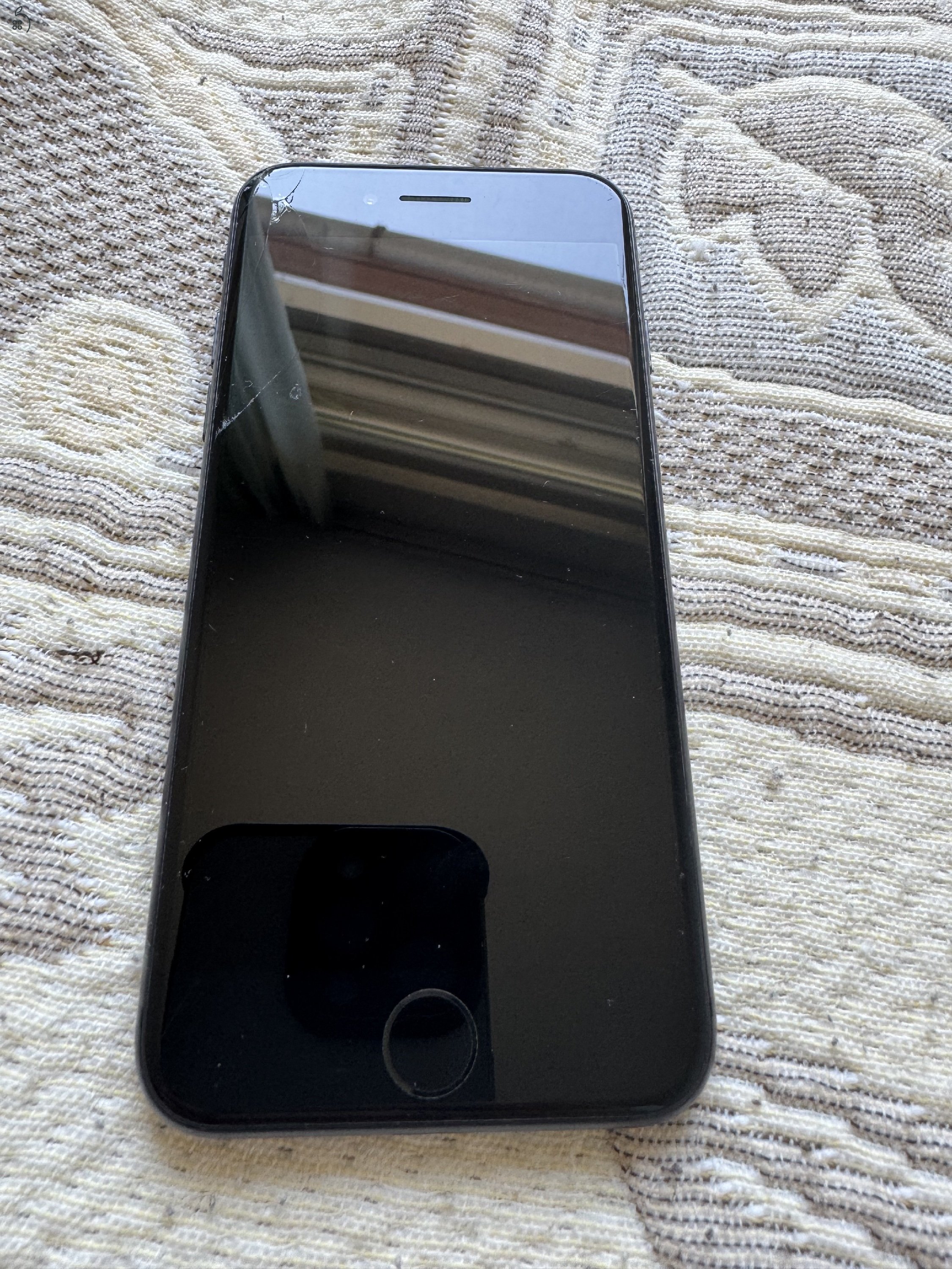 iPhone 8 64 GB független, sérült