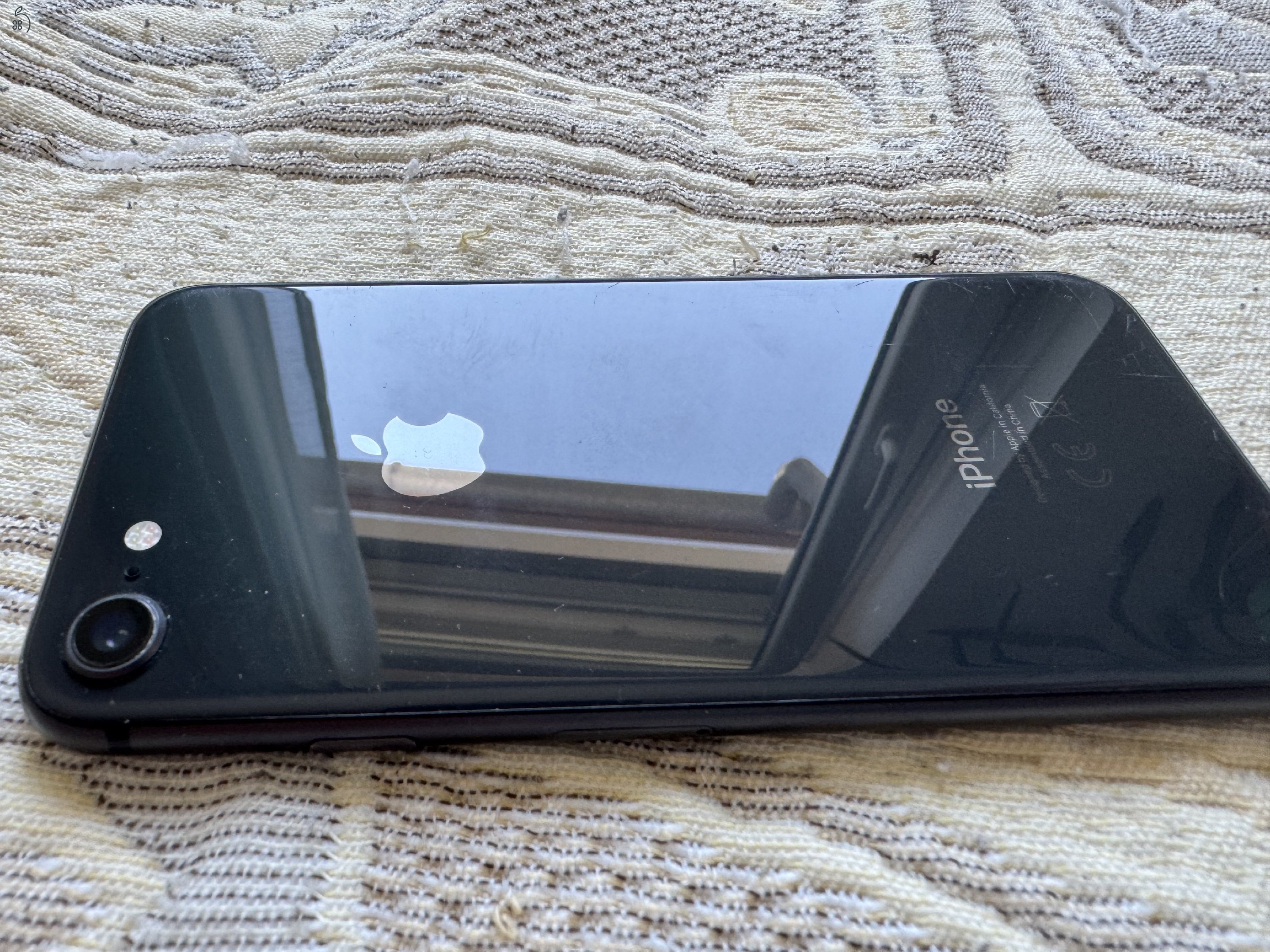 iPhone 8 64 GB független, sérült