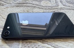 iPhone 8 64 GB független, sérült