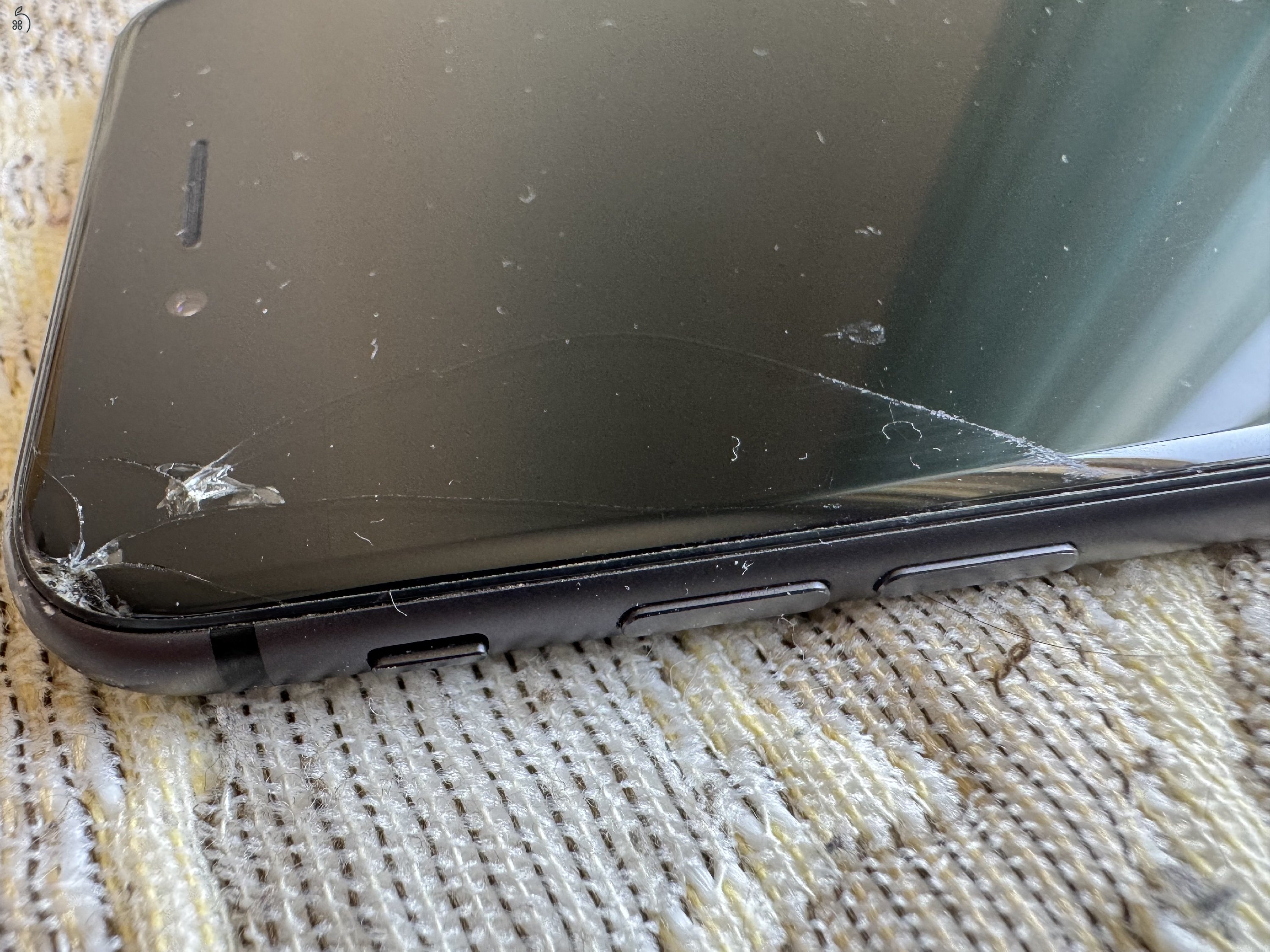 iPhone 8 64 GB független, sérült