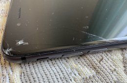 iPhone 8 64 GB független, sérült
