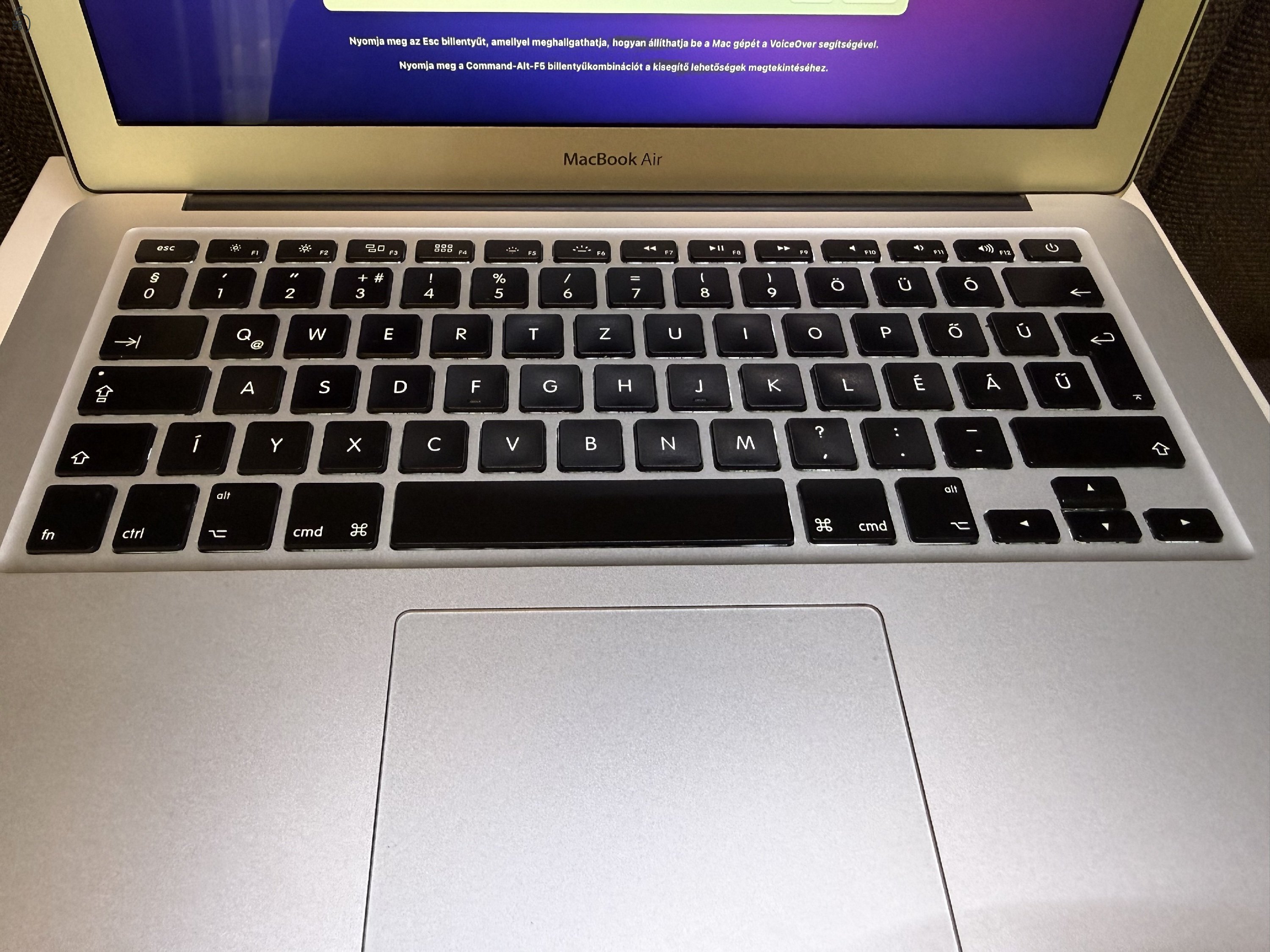 MacBook Air 13” A1466 (2017) | 256 GB | Új akkumulátor | Doboz + eredeti töltő