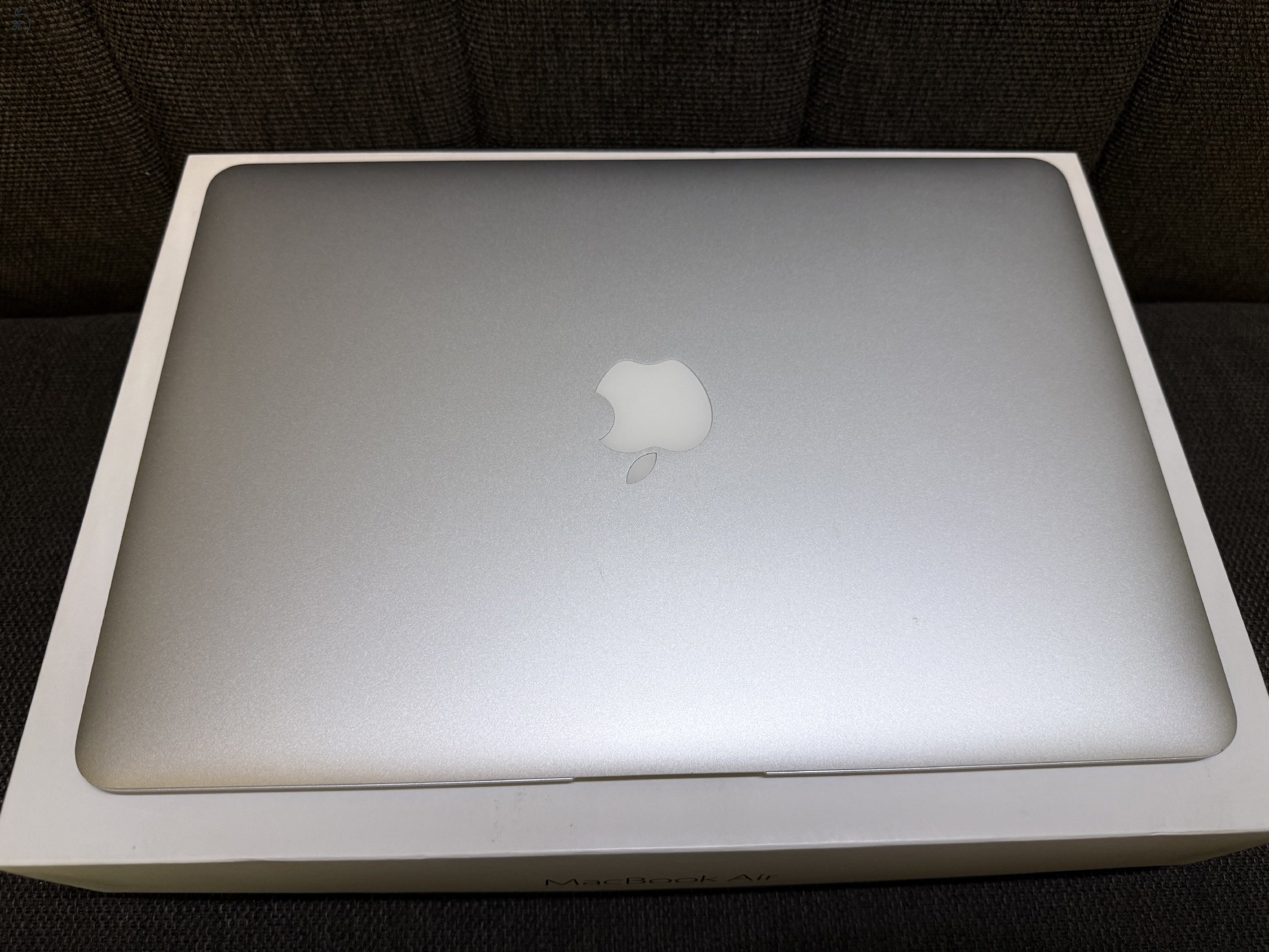 MacBook Air 13” A1466 (2017) | 256 GB | Új akkumulátor | Doboz + eredeti töltő