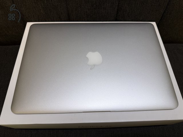 MacBook Air 13” A1466 (2017) | 256 GB | Új akkumulátor | Doboz + eredeti töltő