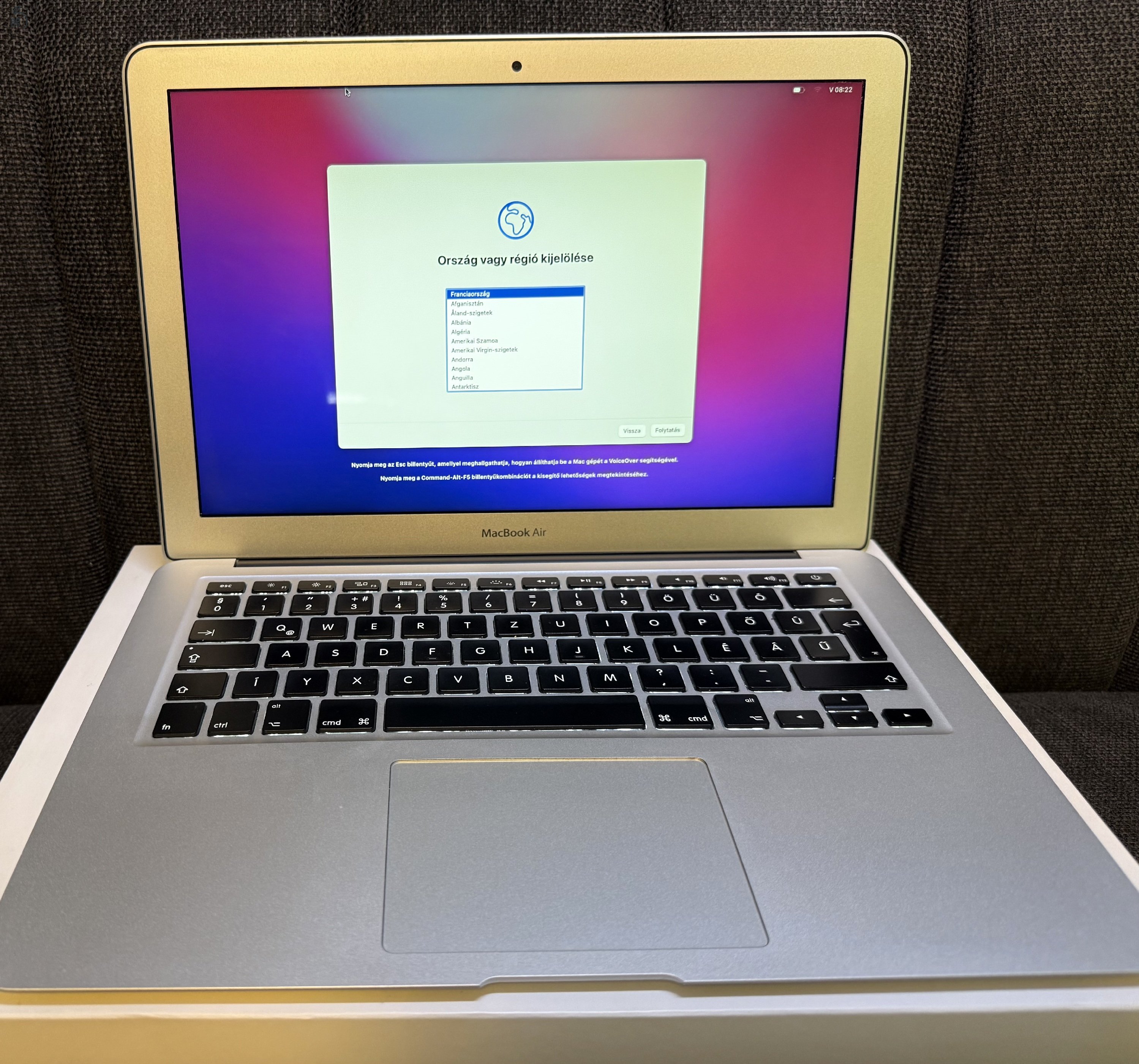 MacBook Air 13” A1466 (2017) | 256 GB | Új akkumulátor | Doboz + eredeti töltő