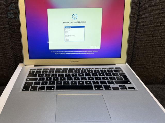 MacBook Air 13” A1466 (2017) | 256 GB | Új akkumulátor | Doboz + eredeti töltő