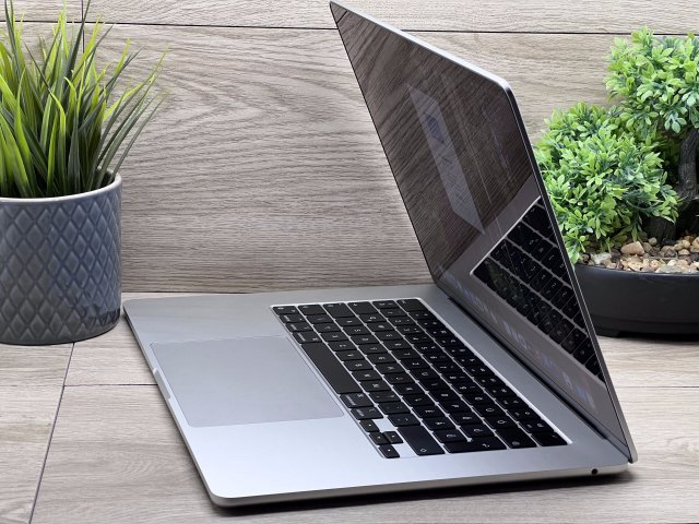 Hibátlan MacBook Air 2023 M2 15” 256GB 8GB 2 ÉV Garanciával 100%
