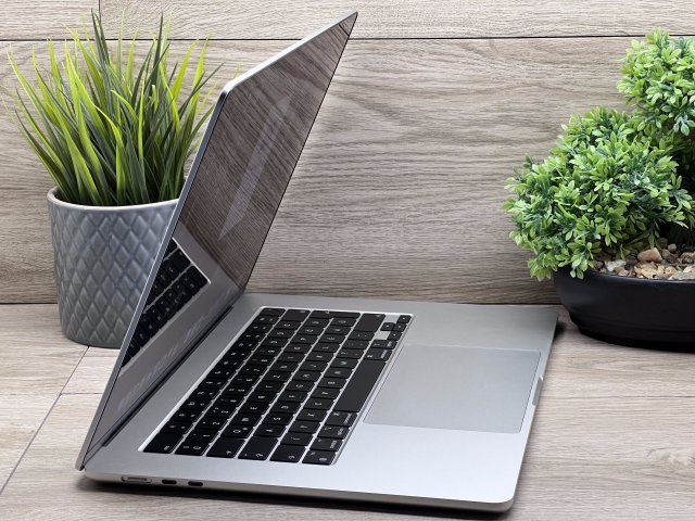 Hibátlan MacBook Air 2023 M2 15” 256GB 8GB 2 ÉV Garanciával 100%