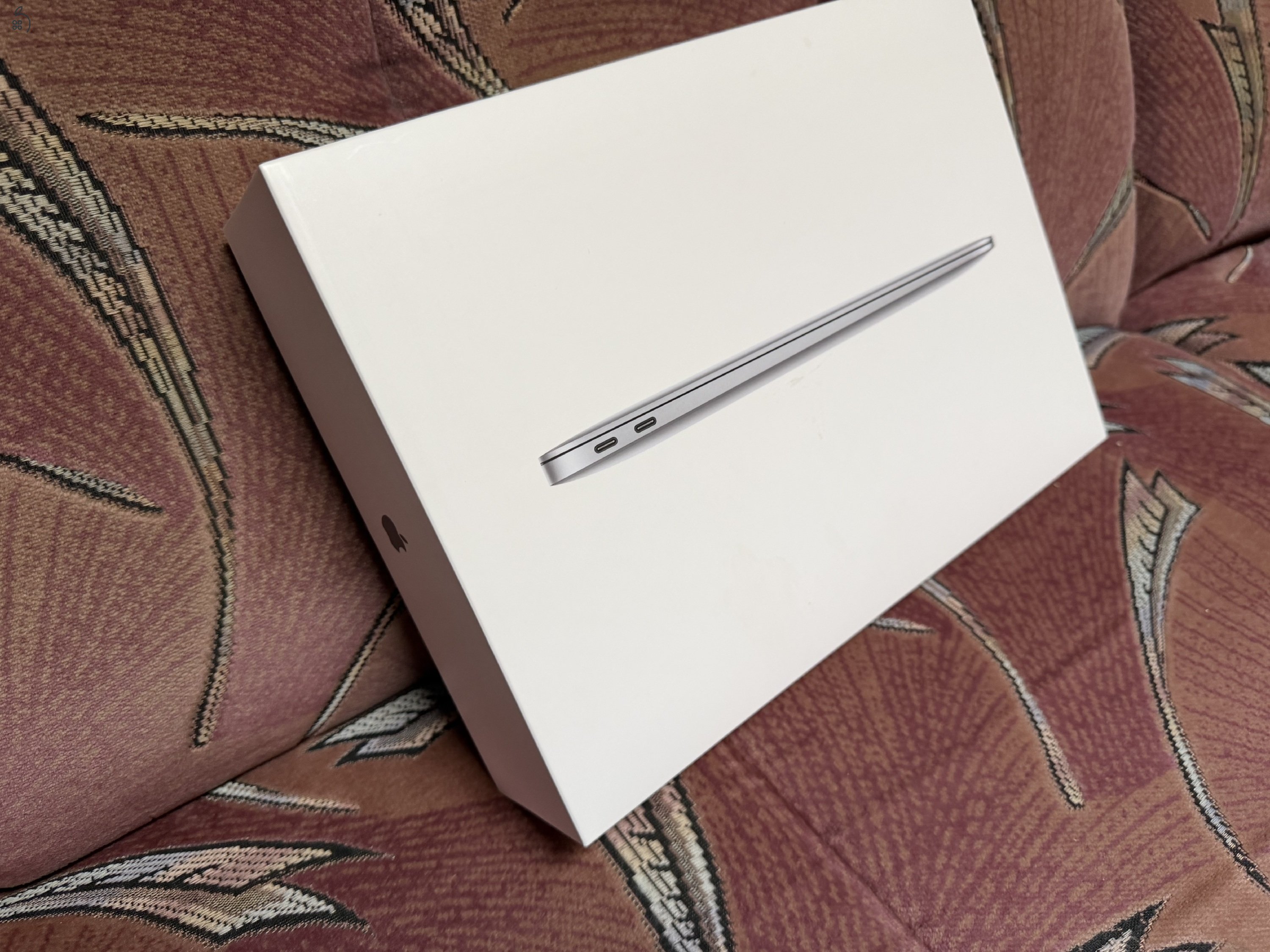 Apple MacBook Air 13” M1 (2020) – 8 GB RAM / 256 GB SSD – Gyári doboz + töltő