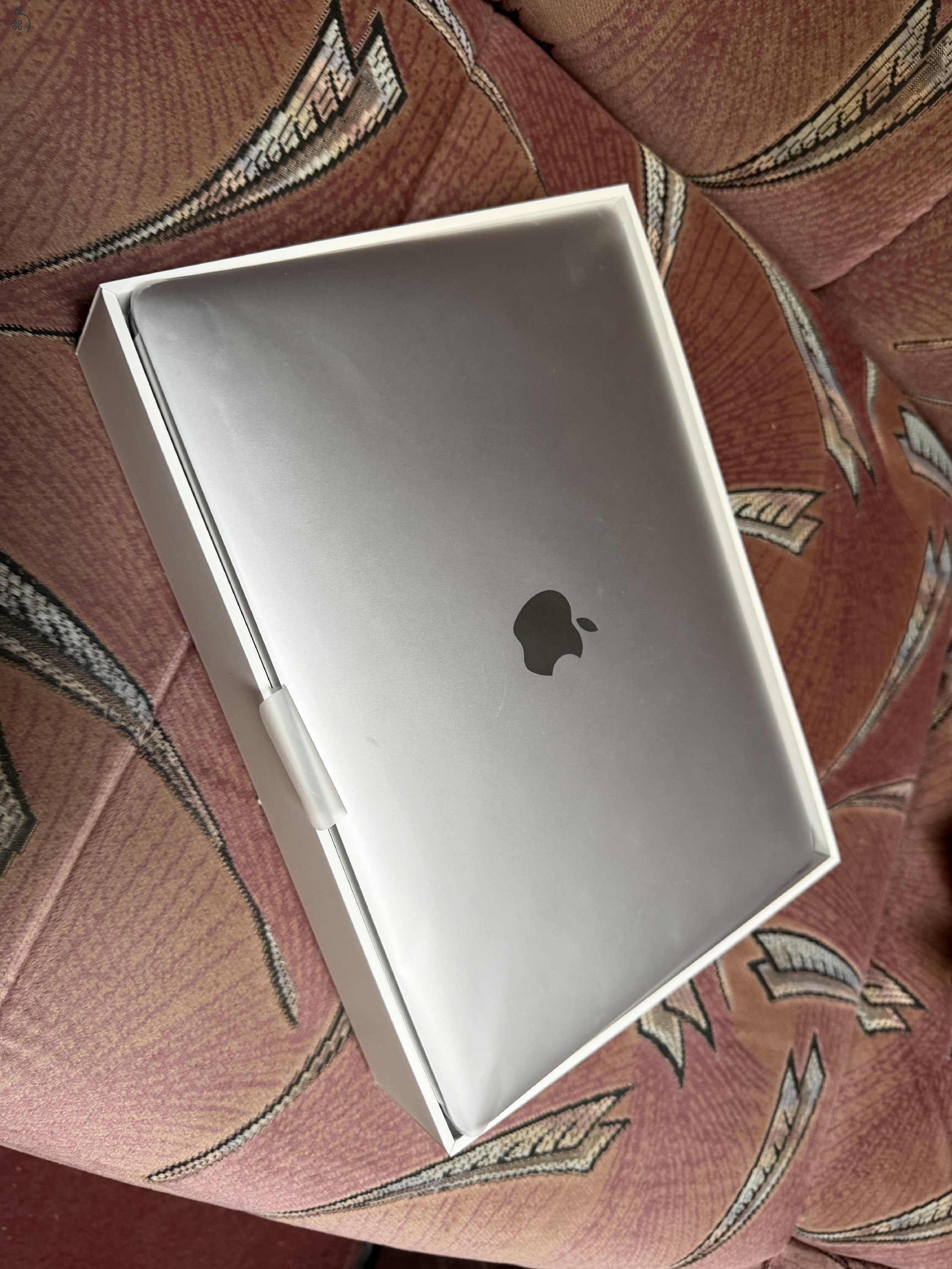 Apple MacBook Air 13” M1 (2020) – 8 GB RAM / 256 GB SSD – Gyári doboz + töltő