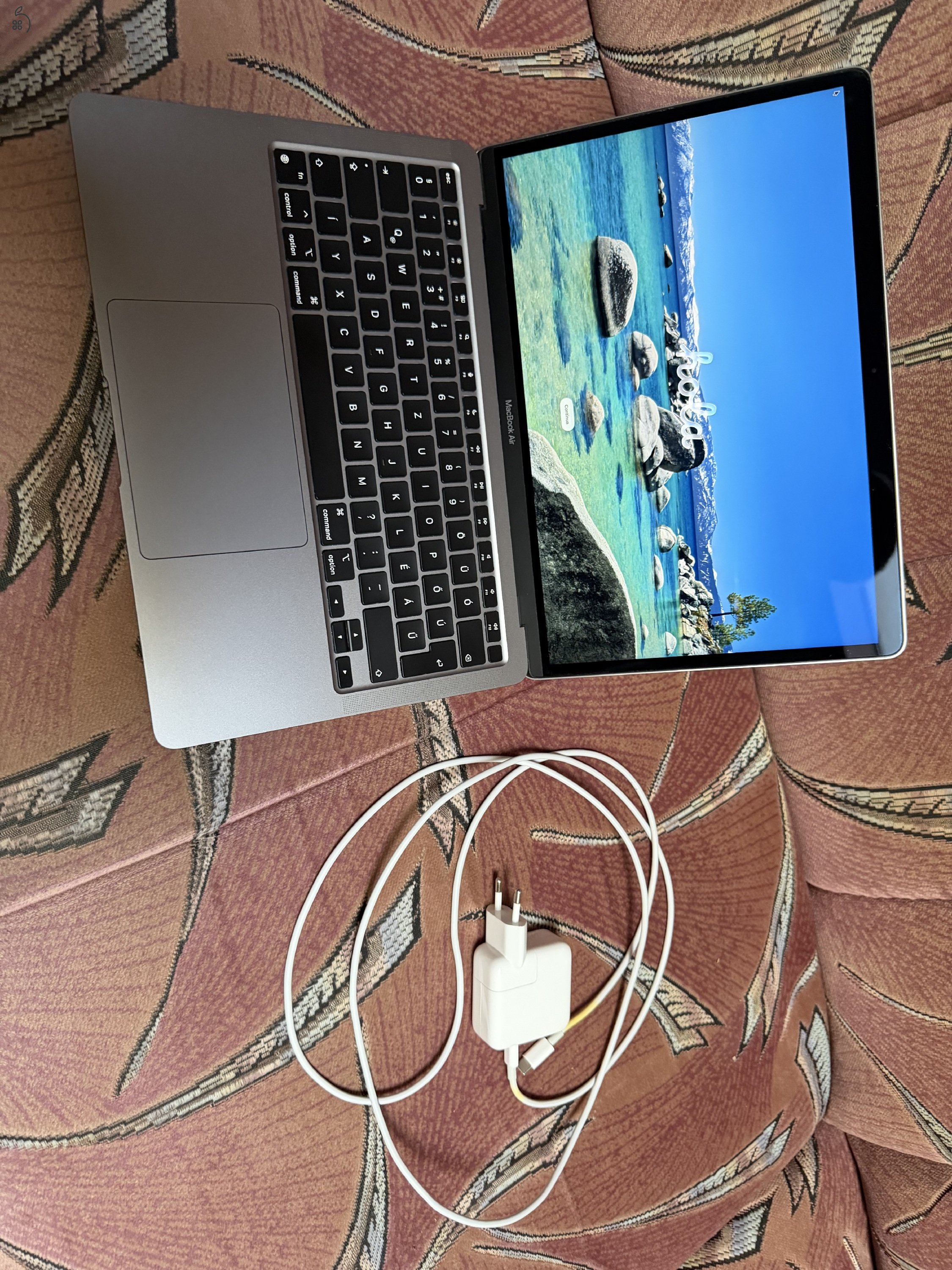 Apple MacBook Air 13” M1 (2020) – 8 GB RAM / 256 GB SSD – Gyári doboz + töltő
