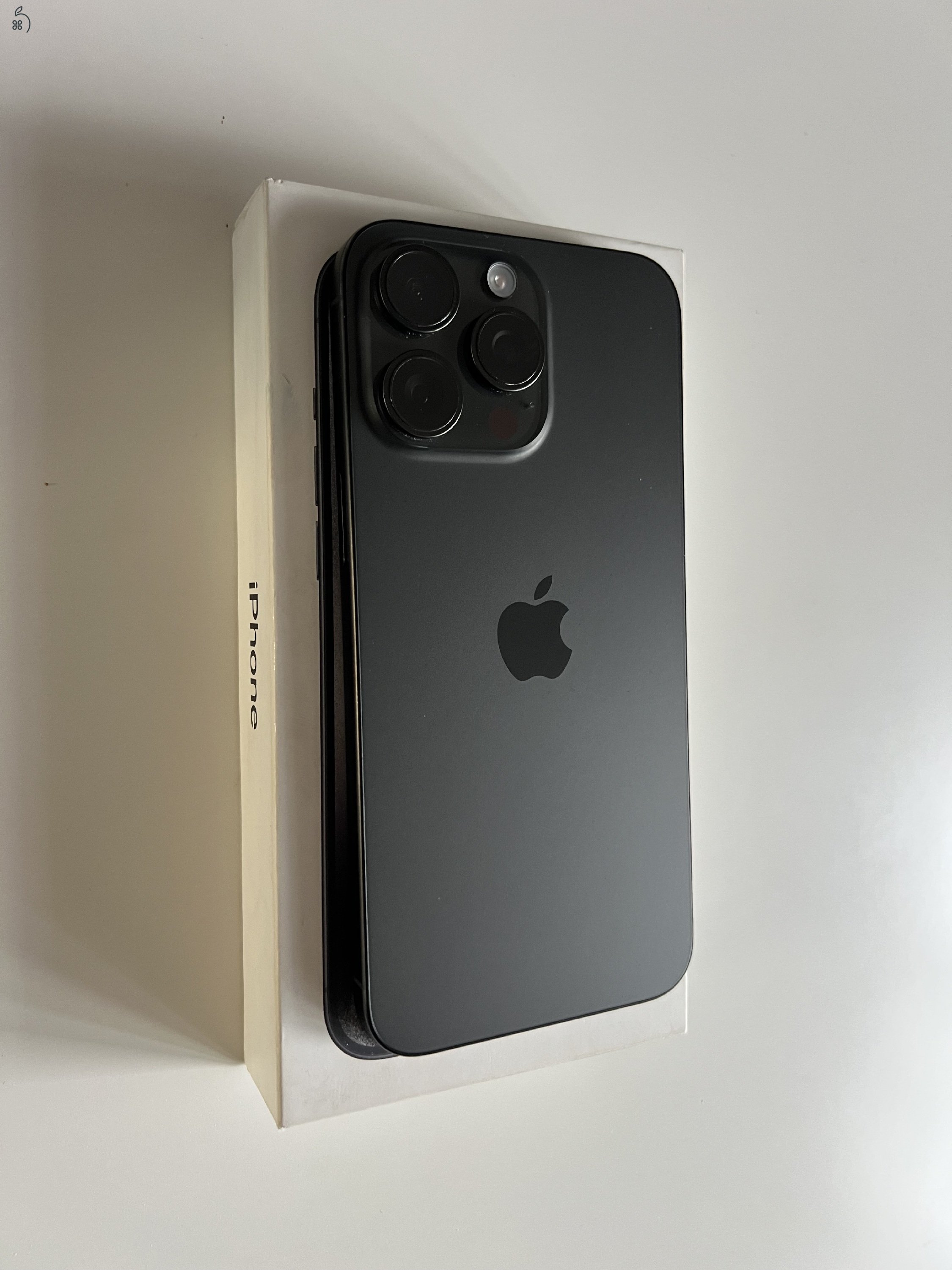 Újszerű iPhone 15 Pro Max 256GB Black Titanium Független (86%)