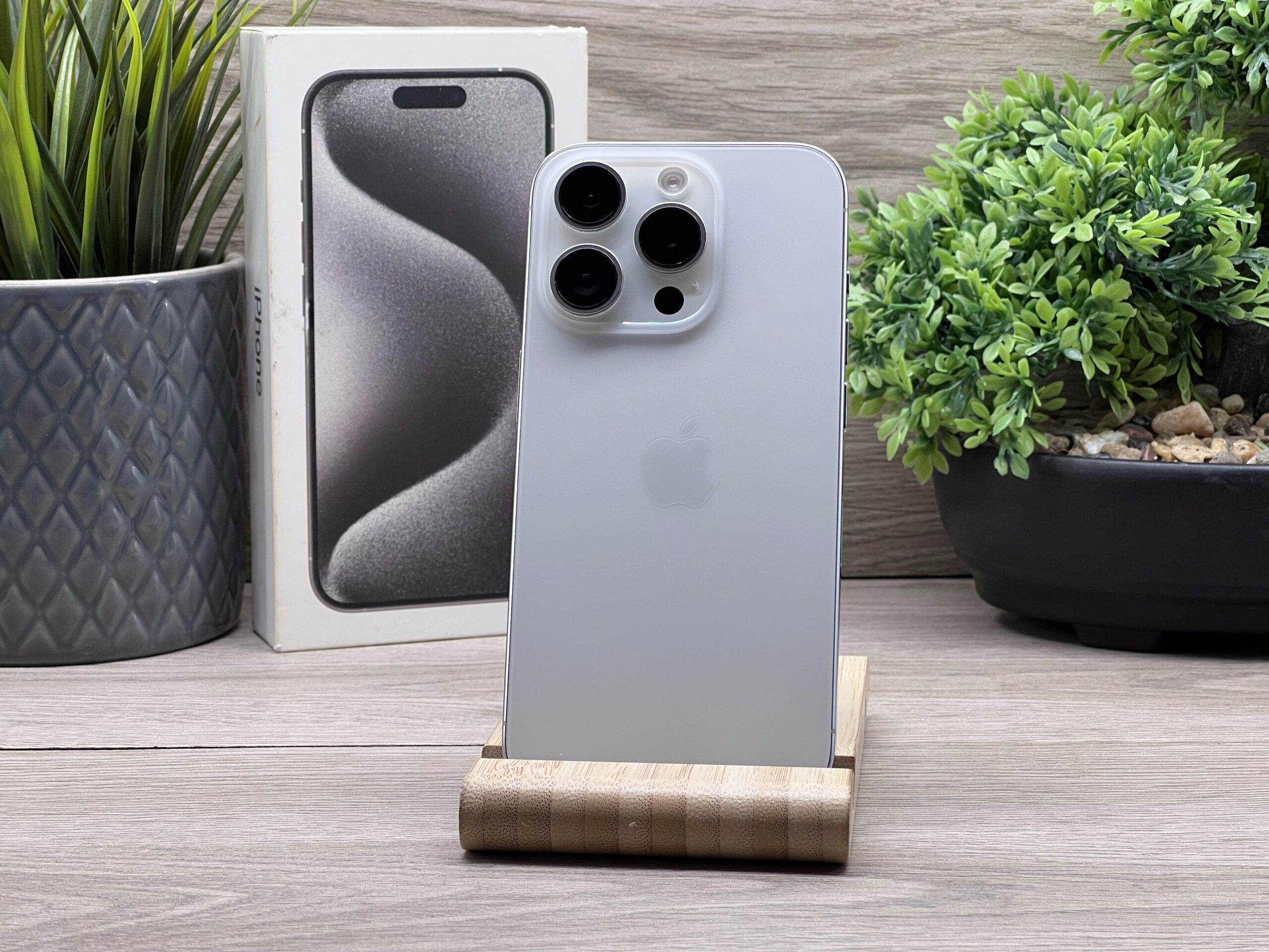 Hibátlan iPhone 15 Pro White Titanium 128GB 2 ÉV Garanciával 92%