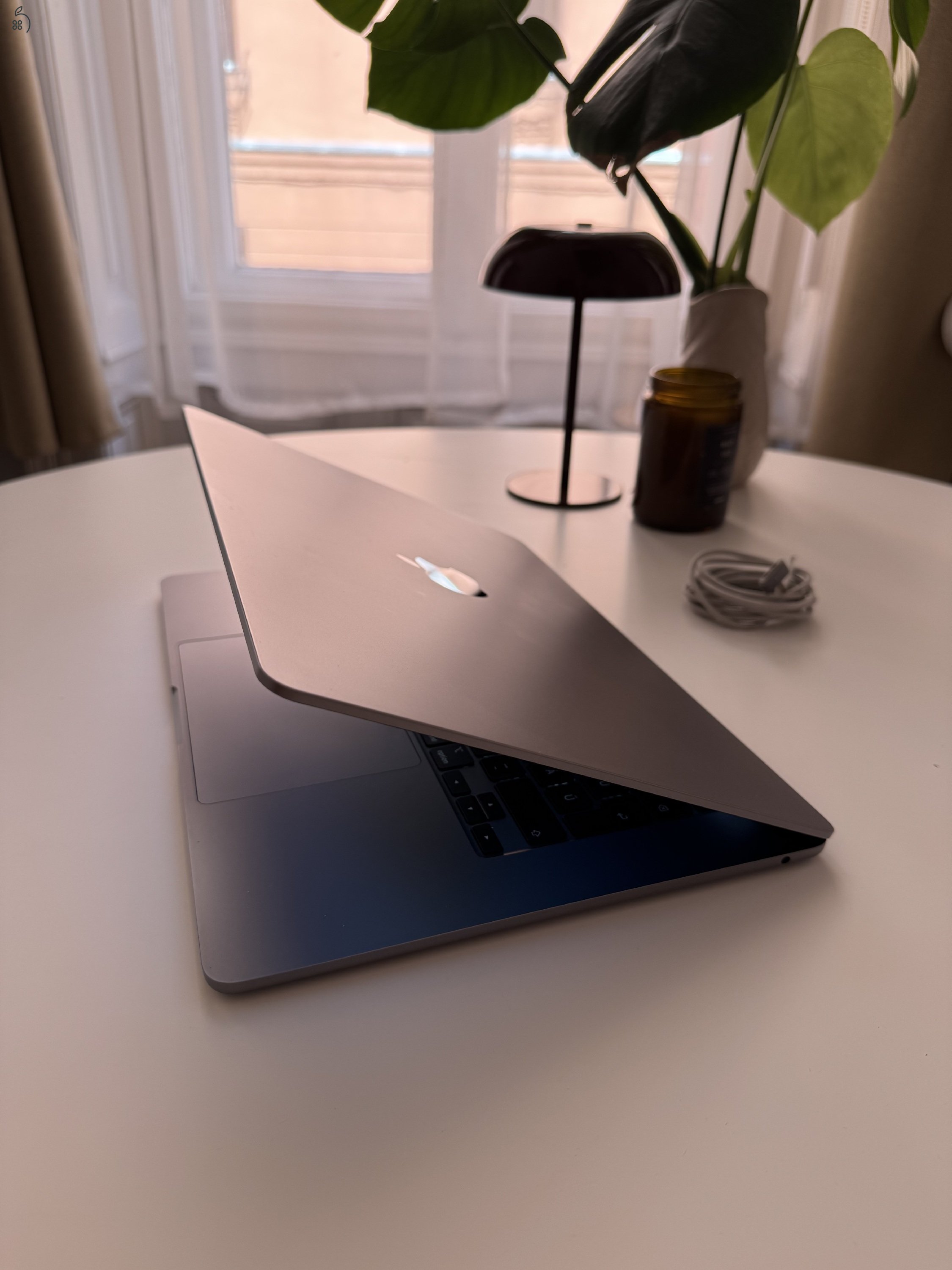 MacBook Air 15” (2023) – M2 chip, 256GB SSD, 8GB RAM
