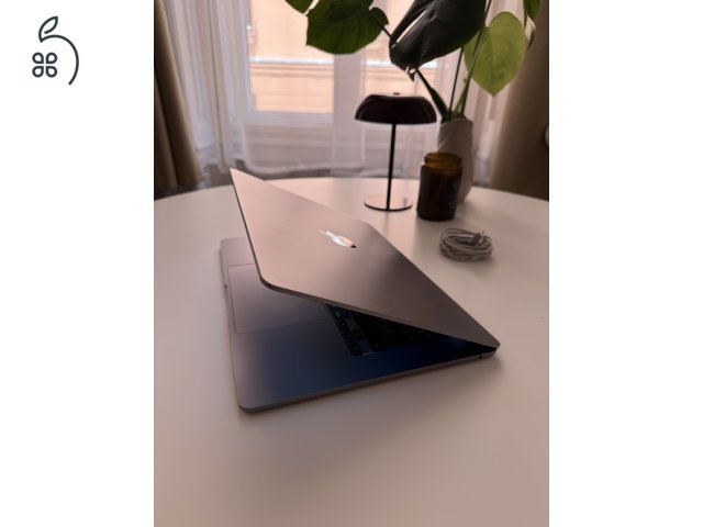 MacBook Air 15” (2023) – M2 chip, 256GB SSD, 8GB RAM