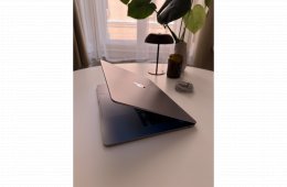 MacBook Air 15” (2023) – M2 chip, 256GB SSD, 8GB RAM