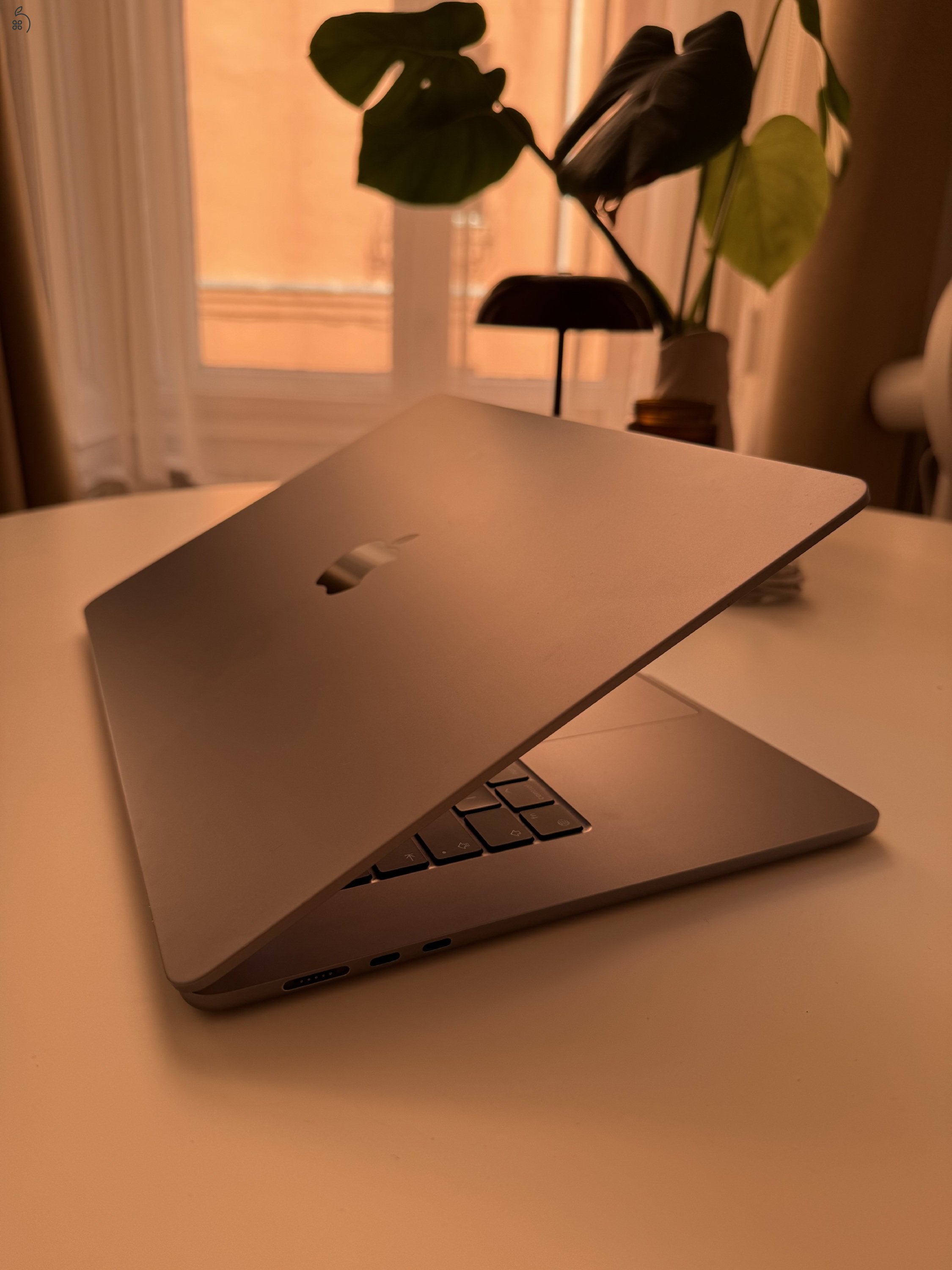 MacBook Air 15” (2023) – M2 chip, 256GB SSD, 8GB RAM