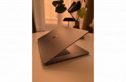 MacBook Air 15” (2023) – M2 chip, 256GB SSD, 8GB RAM