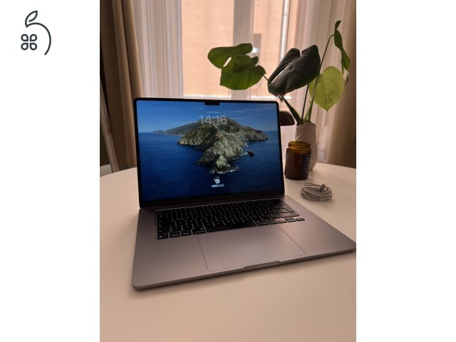 MacBook Air 15” (2023) – M2 chip, 256GB SSD, 8GB RAM