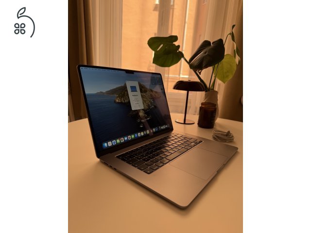 MacBook Air 15” (2023) – M2 chip, 256GB SSD, 8GB RAM