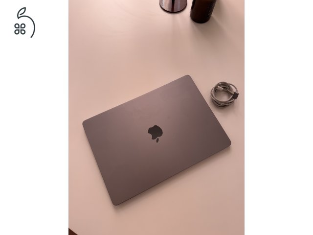 MacBook Air 15” (2023) – M2 chip, 256GB SSD, 8GB RAM