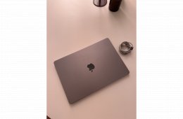 MacBook Air 15” (2023) – M2 chip, 256GB SSD, 8GB RAM