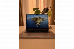 MacBook Air 15” (2023) – M2 chip, 256GB SSD, 8GB RAM