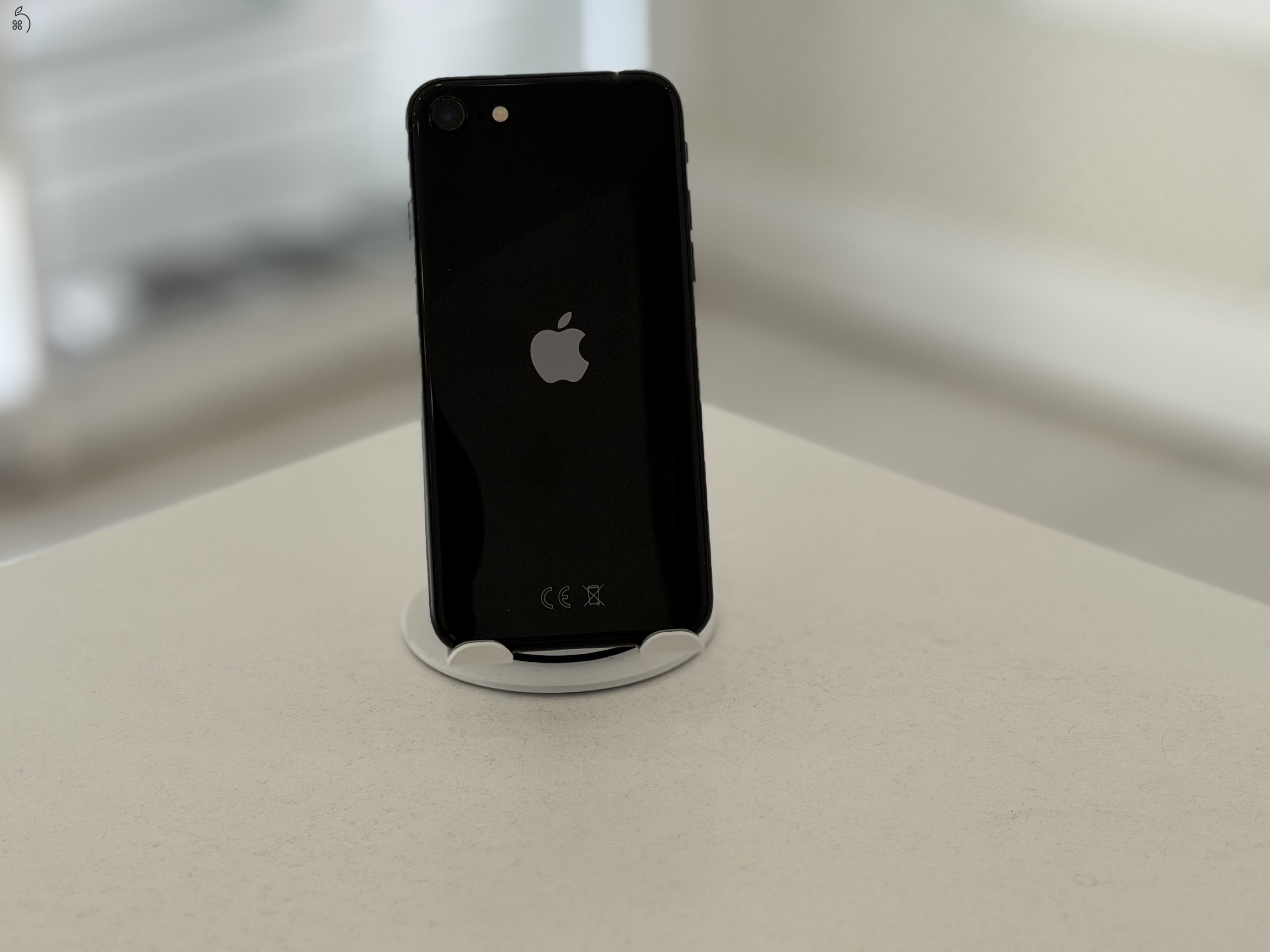 iPhone SE 2020 64GB Független Újszerű/1 hónap gar./Akku 84%/p4968