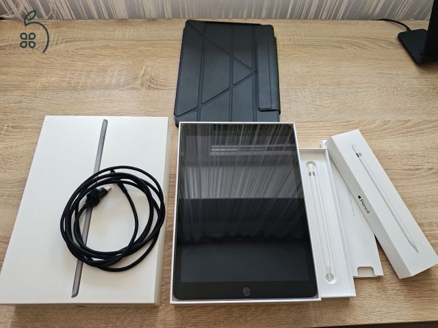 Eladó Apple iPad 9. generáció (2021) 256 GB Wi-Fi + Apple Pencil (1. generáció)