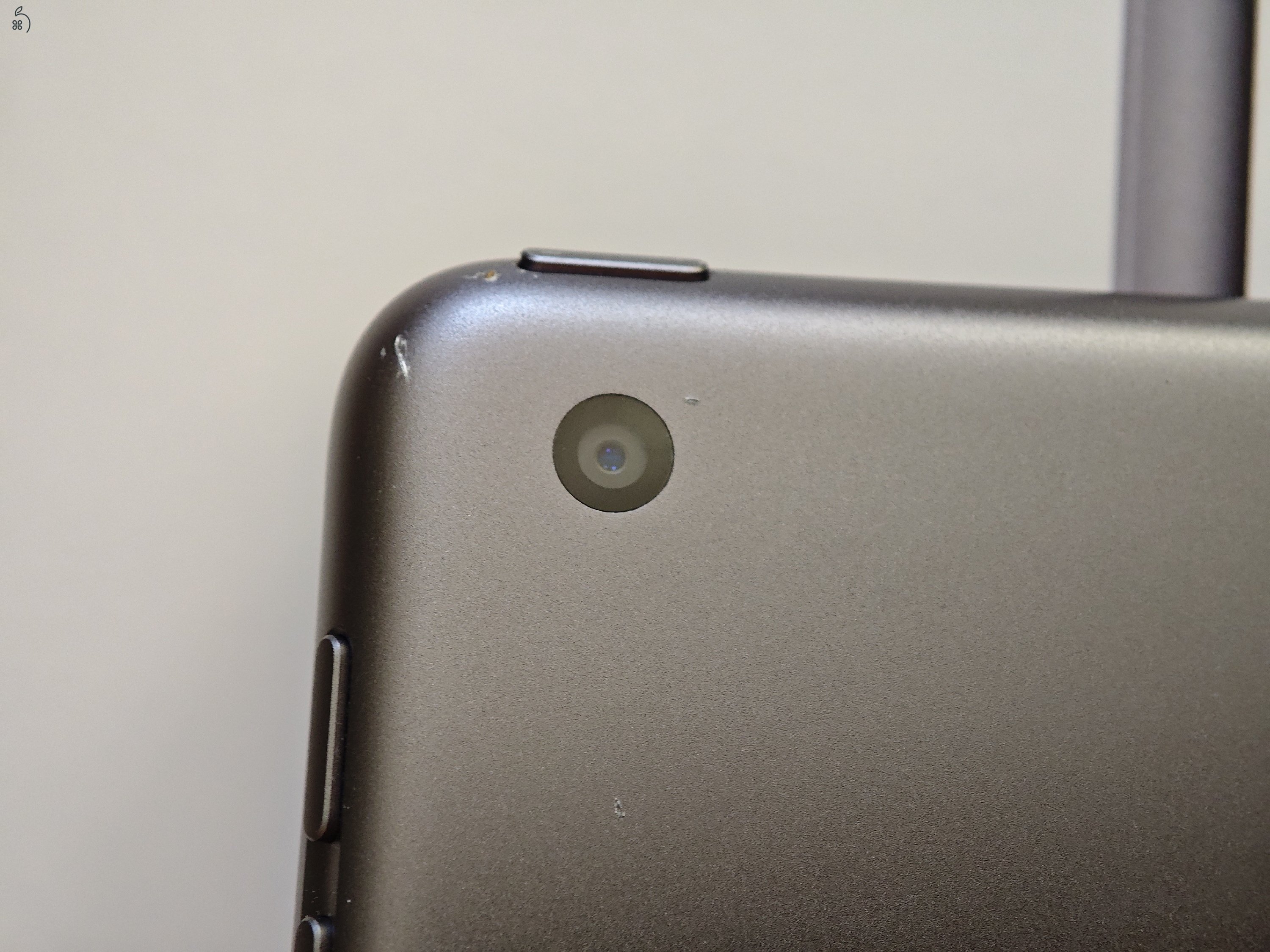 Eladó Apple iPad 9. generáció (2021) 256 GB Wi-Fi + Apple Pencil (1. generáció)