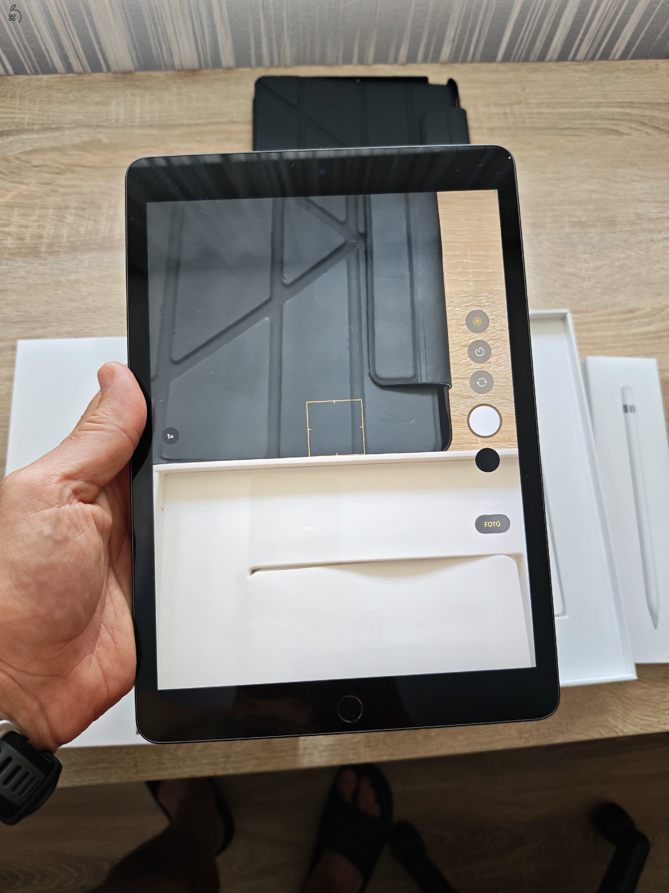 Eladó Apple iPad 9. generáció (2021) 256 GB Wi-Fi + Apple Pencil (1. generáció)