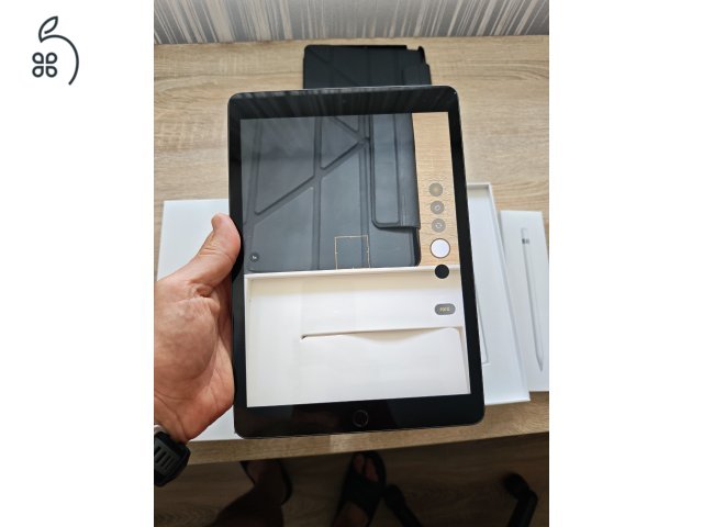 Eladó Apple iPad 9. generáció (2021) 256 GB Wi-Fi + Apple Pencil (1. generáció)