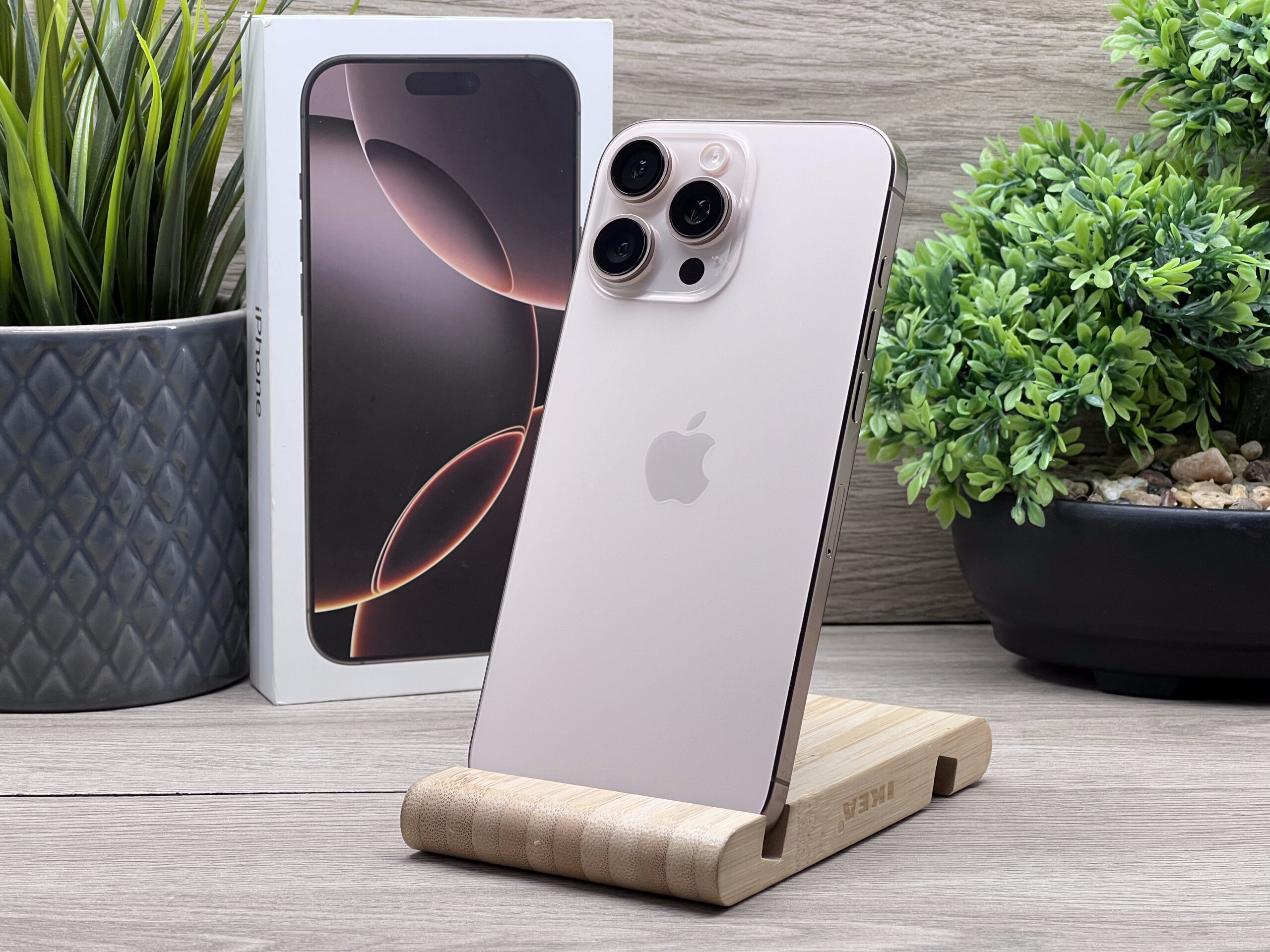 Hibátlan iPhone 16 Pro Max desert Titanium 256GB 2 ÉV Garanciával 91%