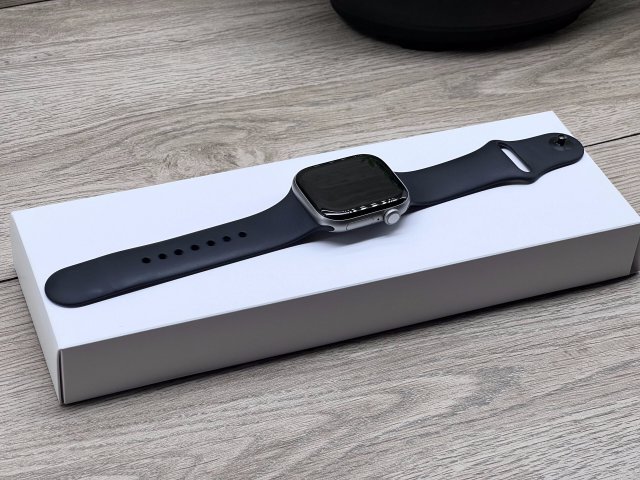 Hibátlan Apple Watch S11 Space Gray 42mm 2 ÉV Garanciával 99%